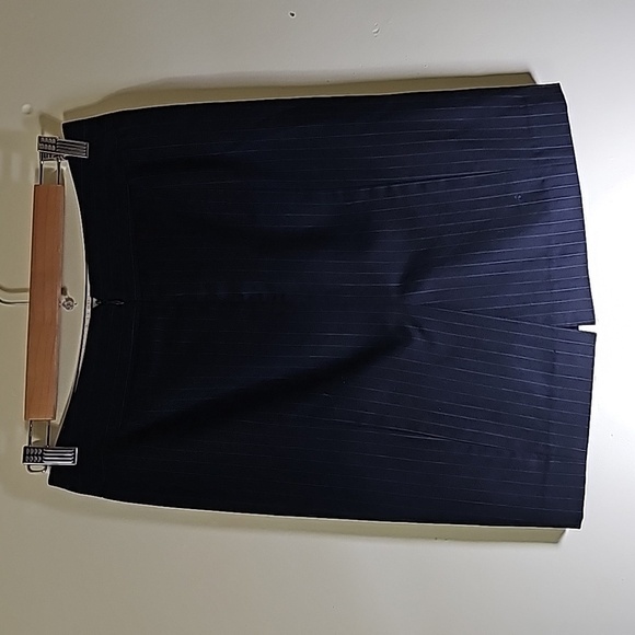 Anne Klein  Pin Striped  Skirt Size 2P - Picture 2 of 5